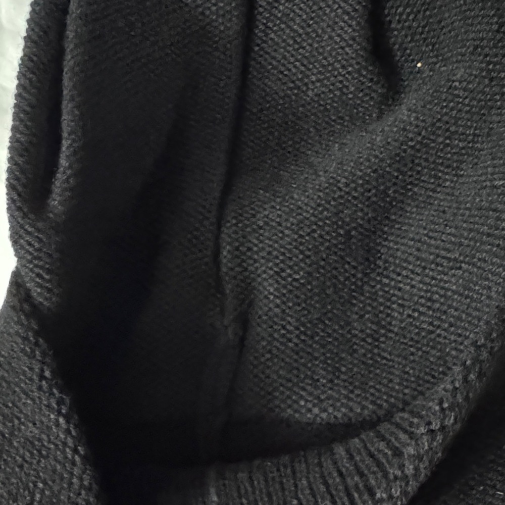 AUTHENTIC brand new CHANEL BLACK cashmere beanie with white CC - Picture 5 of 8
